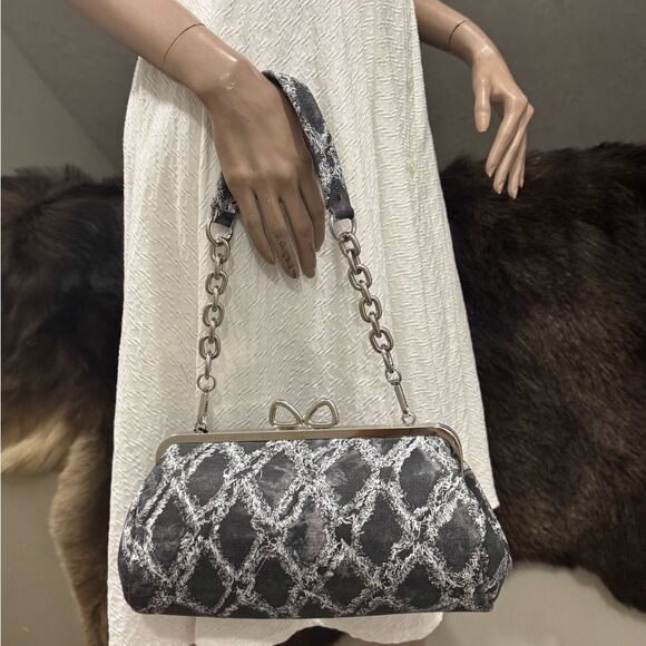 Genuine Leather Denim Quilted Pattern, Handmade Unique Bow Kisslock Baguette Bag - Picture 8 of 16